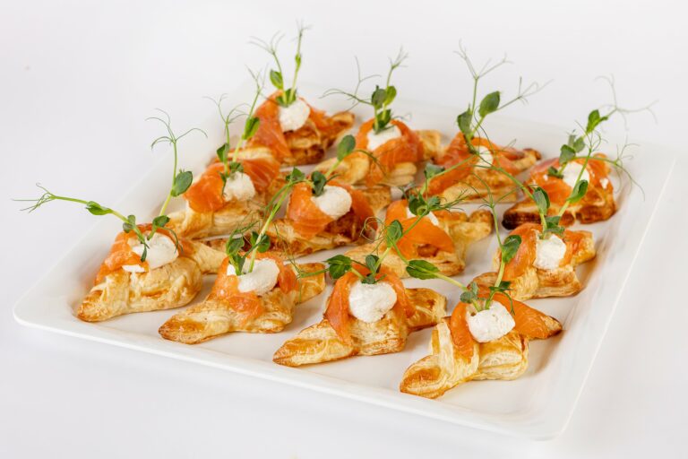 talerz miseczek z ciasta francuskiego